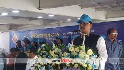 সদরঘাটে নৌ-নিরাপত্তা সপ্তাহ উদযাপান অনুষ্ঠানে বক্তব্য রাখেন খালিদ মাহমুদ চৌধুরী