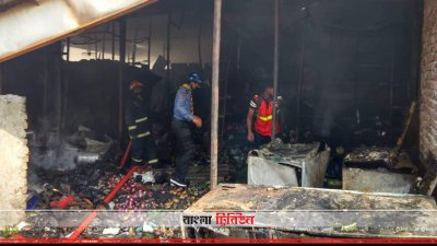 ডিএনসিসি’র কাঁচা বাজার ও সুপার মার্কেটে আগুন