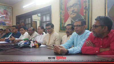 সংবাদ সম্মেলনে বক্তব্য রাখেন মাহবুব-উল আলম হানিফ