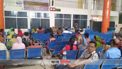খুলনায় পাটকল শ্রমিকদের অবরোধে ট্রেন চলাচল বন্ধ