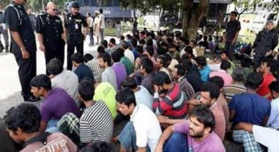 ফেরানো হচ্ছে অবৈধ প্রবাসীদের (ছবি সংগৃহীত)
