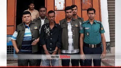 বাসচাপায় দুই কলেজ ছাত্র নিহতের ঘটনায় বাসচালক গ্রেফতার