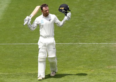 টেস্ট অভিষেকেই সেঞ্চুরি উদযাপন ব্লান্ডেলের