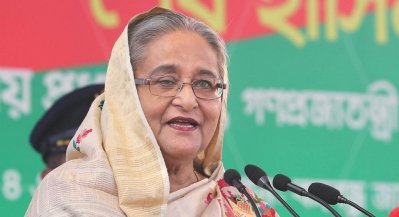 বঙ্গবন্ধু গোল্ডকাপ ও বঙ্গমাতা গোল্ডকাপ ফুটবল টুর্নামেন্টের পুরস্কার বিতরণী মঞ্চে প্রধানমন্ত্রী শেখ হাসিনা। ছবি: ফোকাস বাংলা