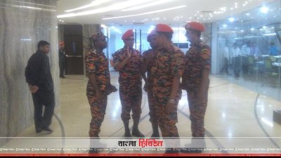 বহুতল ভবন পরিদর্শনে ফায়ার সার্ভিস অ্যান্ড সিভিল ডিফেন্স অধিদফতরের টিম