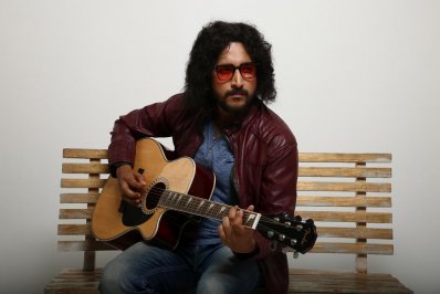 রকস্টার সাজে পরমব্রত