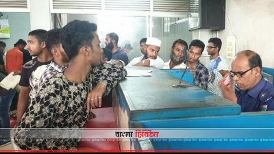 বেনাপোলে পাচারের শিকার তরুণ-যুবকেরা 