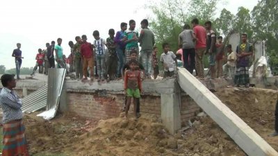 ভ্রাম্যমাণ আদালতের ওপর গ্রামবাসীর হামলা