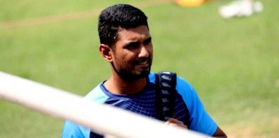 নিউজিল্যান্ডের বিপক্ষে প্রথম টেস্টে ফিল্ডিং করতে গিয়ে কাঁধে ব্যথা পান মাহমুদউল্লাহ