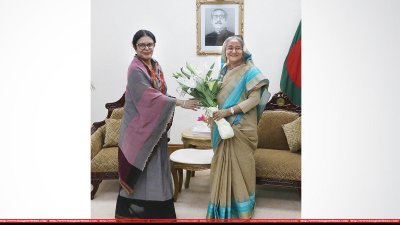 প্রধানমন্ত্রী শেখ হাসিনার সঙ্গে রুবানা হক (ছবি: ফোকাস বাংলা)