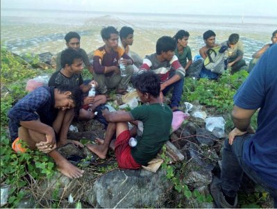 সোমবার মালয়েশিয়ার উপকূল থেকে ৩৭ রোহিঙ্গাকে উদ্ধার করা হয়