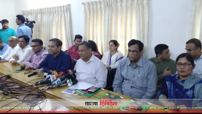 সংবাদ সম্মেলনে তথ্যতন্ত্রী হাছান মাহমুদসহ অন্যরা