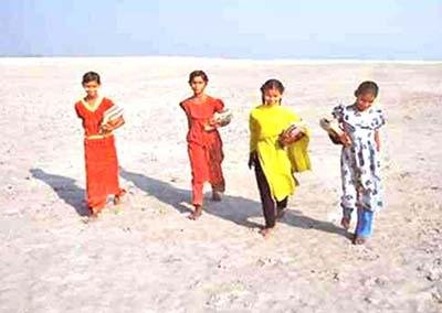 চরের শিশুরা