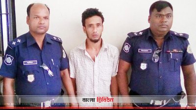 মো. সাইদুল ইসলাম (মাঝে)