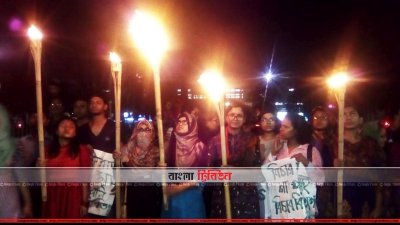 নুসরাত হত্যার বিচার চেয়ে ঢাবিতে মশাল মিছিল