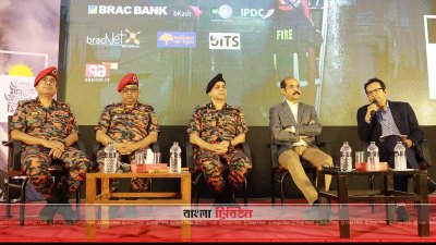 ফায়ার ফাইটারদের সংবর্ধনা অনুষ্ঠানে মেয়র আতিকুল ইসলাম (ছবি: সাজ্জাদ হোসেন)