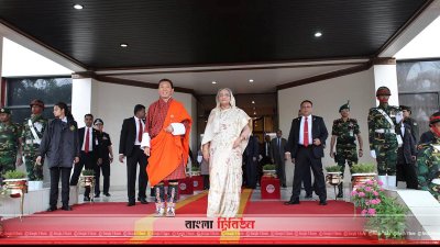 ঢাকায় ভুটানের প্রধানমন্ত্রীকে শেখ হাসিনার অভ্যর্থনা 