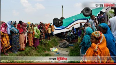 জয়পুরহাটে বাস উল্টে খাদে