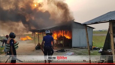 নদীর তীরে জাটকা বেচাকেনার আড়ত