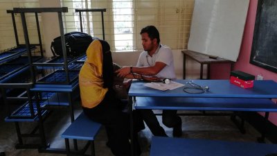 ফেনীতে ‘আমরাই কিংবদন্তি’র বিনামূল্যে চিকিৎসাসেবা প্রদান