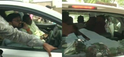 গাড়িতে বাবুল সুপ্রিয়