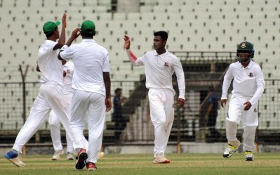 বাংলাদেশের উইকেট উদযাপন