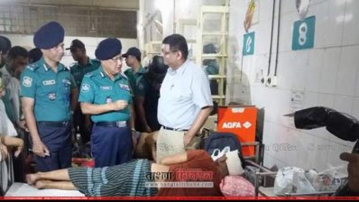 ঢামেকে চিকিৎসাধীন পুলিশ সদস্যদের খোঁজখবর নেন ডিএমপি কমিশনার