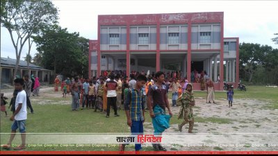 দাকোপে ঘূর্ণিঝড় আশ্রয়কেন্দ্র আসতে শুরু করেছেন মানুষ