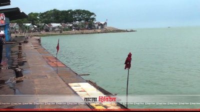 জনশূন্য চাঁদপুর নৌবন্দর 