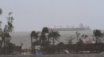 আজ সকালে আঘাত হানতে পারে ফণী