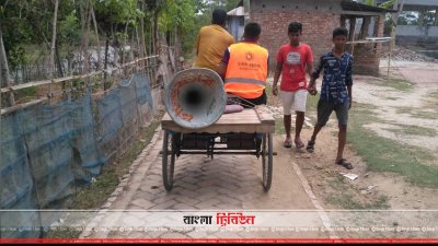 খুলনায় মানুষকে আশ্রয়কেন্দ্রে নেওয়ার জন্য মাইকিং