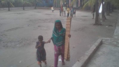 আশ্রয়কেন্দ্রে আসছে লোকজন