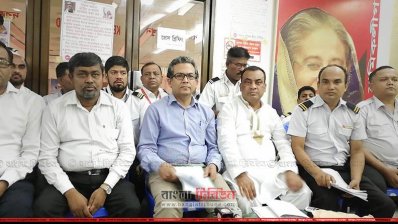 সংবাদ সম্মেলনে বিমান শ্রমিক লীগের নেতারা