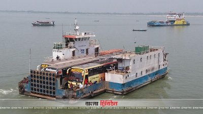 দৌলতদিয়া-পাটুরিয়া রুটে চলছে লঞ্চ ও ফেরি