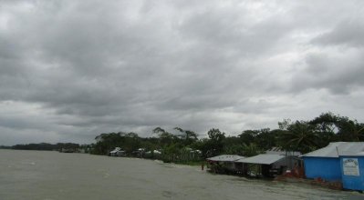 জোয়ারের পানিতে প্লাবিত লোকালয় 