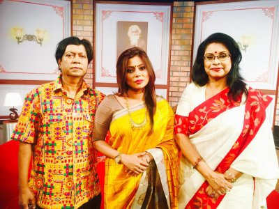 সাদি মহম্মদ ও রেজওয়ানা চৌধুরী বন্যার মাঝে অণিমা রায়