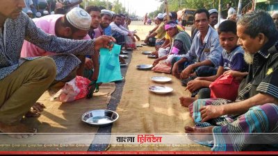 রাজপথে শ্রমিকদের ইফতার