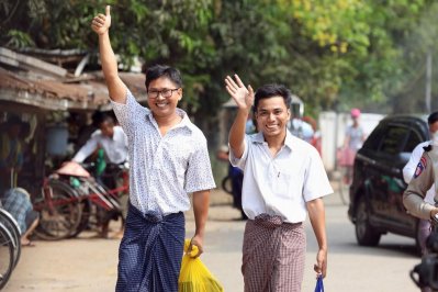 মুক্তি পেলেন মিয়ানমারে দণ্ডিত দুই রয়টার্স সাংবাদিক
