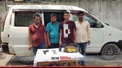 গ্রেফতার হওয়া চার ভুয়া ডিবি