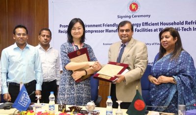এইচএফসি গ্যাস ফেজ আউট প্রকল্প বাস্তবায়নে চুক্তিস্বাক্ষর অনুষ্ঠানে সংশ্লিষ্টরা