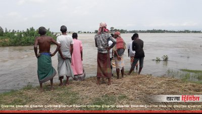 শনিবার হাওরে পানি ঢুকে পড়ায় অসহায় কৃষকরা