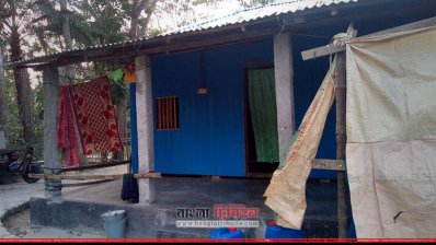  আশ্রয়ণ প্রকল্পের এই ঘর তৈরিতে ব্যবহৃত হয়েছে নিম্নমানের সামগ্রী 