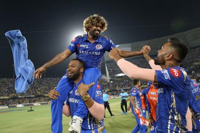 শেষ বলে উইকেট নিয়ে দলকে জেতালেন মালিঙ্গা