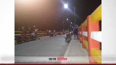 মধ্যরাত পর্যন্ত শহরবাসী ভিড় জমাচ্ছে নবগঙ্গা ব্রিজে  