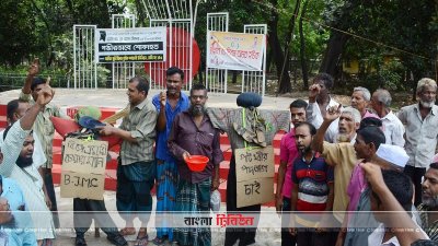 চট্টগ্রামে পাটকল শ্রমিকদের কর্মবিরতি চলছে