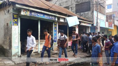 আগুনে পুরে ৩টি দোকান ছাই