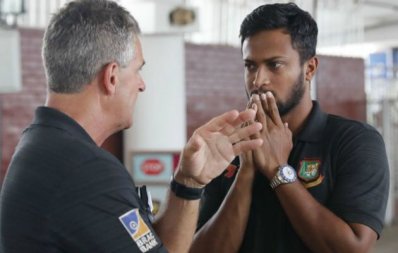 সাকিবকে গর্জে ওঠার আহ্বান রোডসের