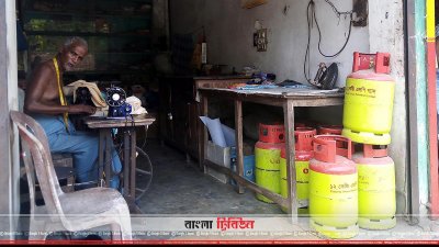 লক্ষ্মীপুরে লন্ড্রিতে সিলিন্ডার বিক্রি