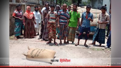 পিরোজপুরে খাদ্য গুদামের সামনে কৃষকদের বিক্ষোভ