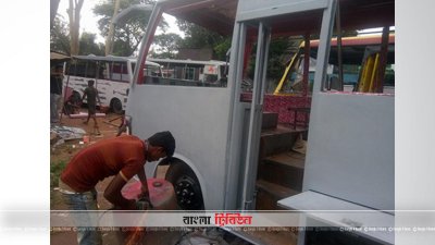 ঈদ সামনে রেখে চলছে লক্কড়-ঝক্কড় গাড়ি মেরামত